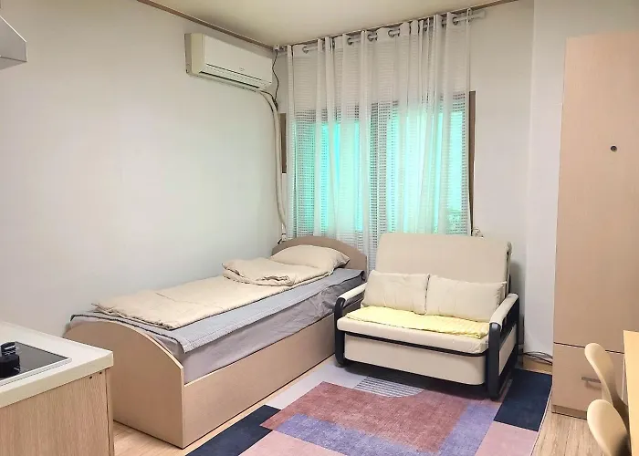 Hongdae, Sinchon Yeonhui House