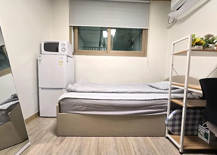 Hongdae, Sinchon Yeonhui House * Seoel