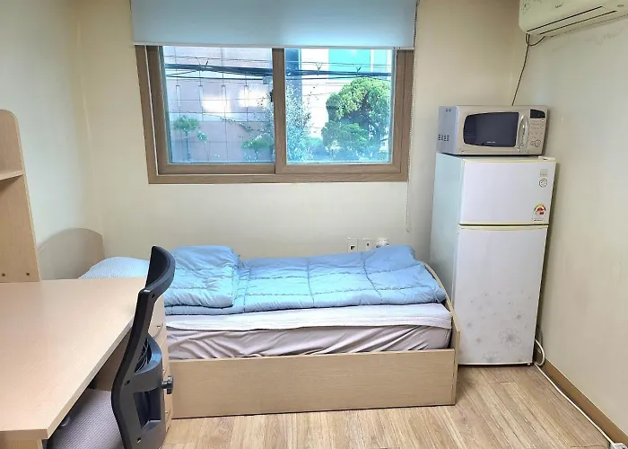 Hongdae, Sinchon Yeonhui House *