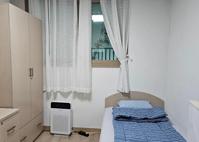 Hongdae, Sinchon Yeonhui House *
